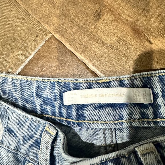 ZARA Trafaluc Distressed Denim Shorts Sz 24 - Picture 5 of 5